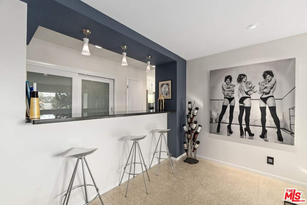 8670 Allenwood Road Los Angeles, CA 90046 - Photo 10 of 34