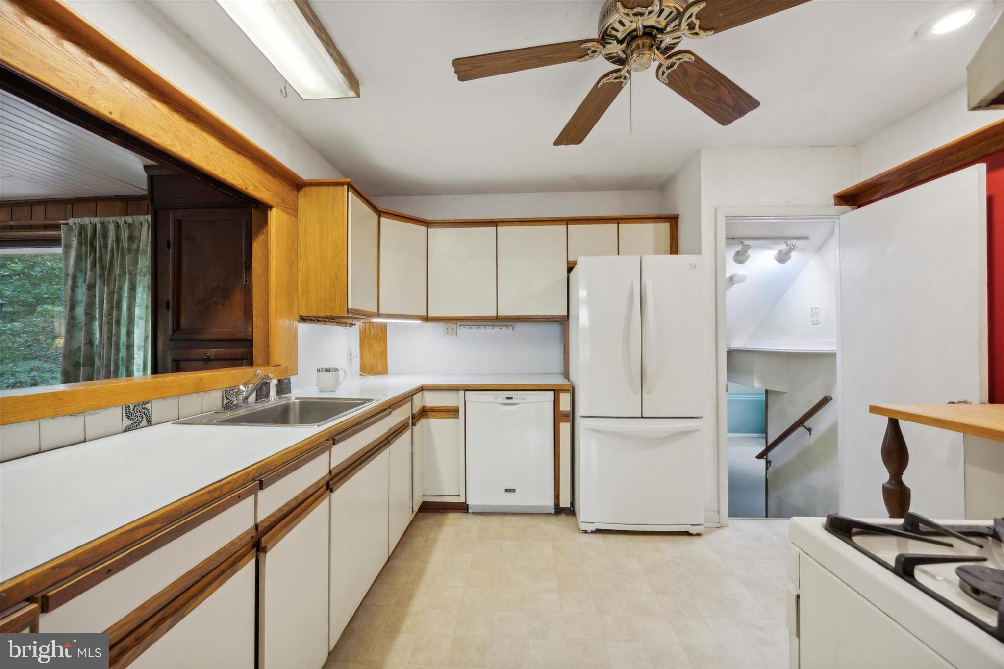 70 Schoolhouse Road Chalfont, PA 18914 - Photo 11 of 35 Kitchen