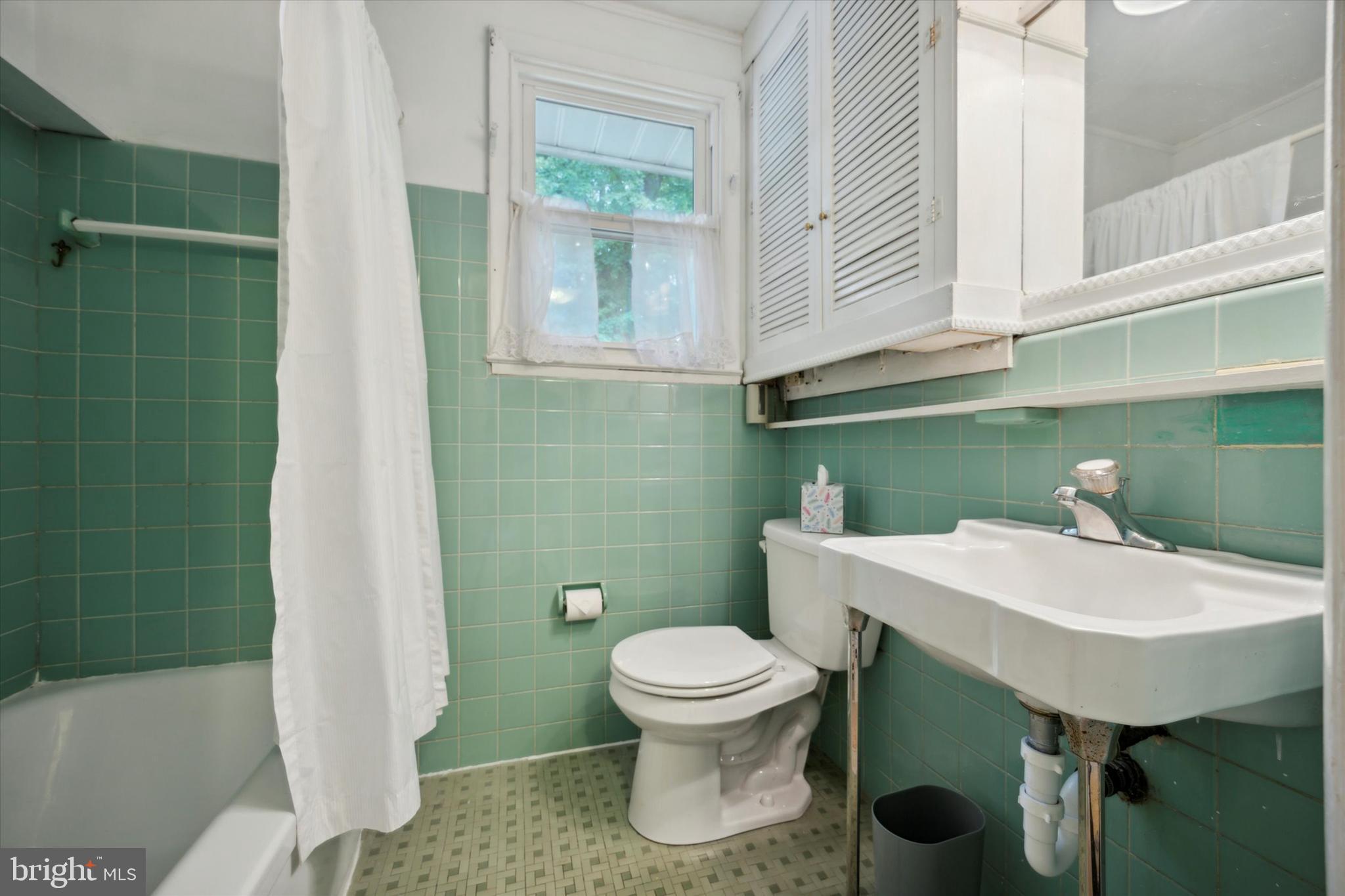 70 Schoolhouse Road Chalfont, PA 18914 - Photo 21 of 35 Full Bath