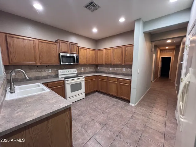 $2,400 | 1961 East Shannon Street, Gilbert, AZ 85295