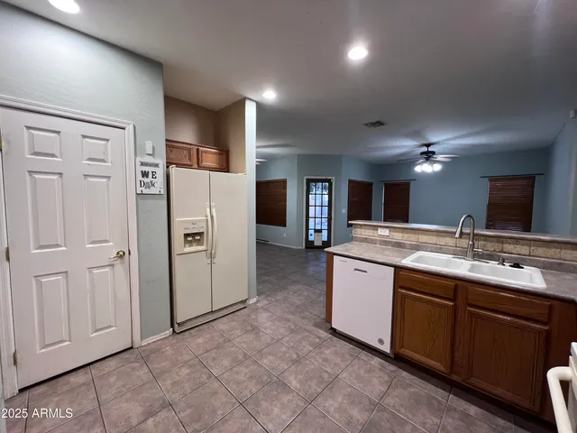 $2,400 | 1961 East Shannon Street, Gilbert, AZ 85295