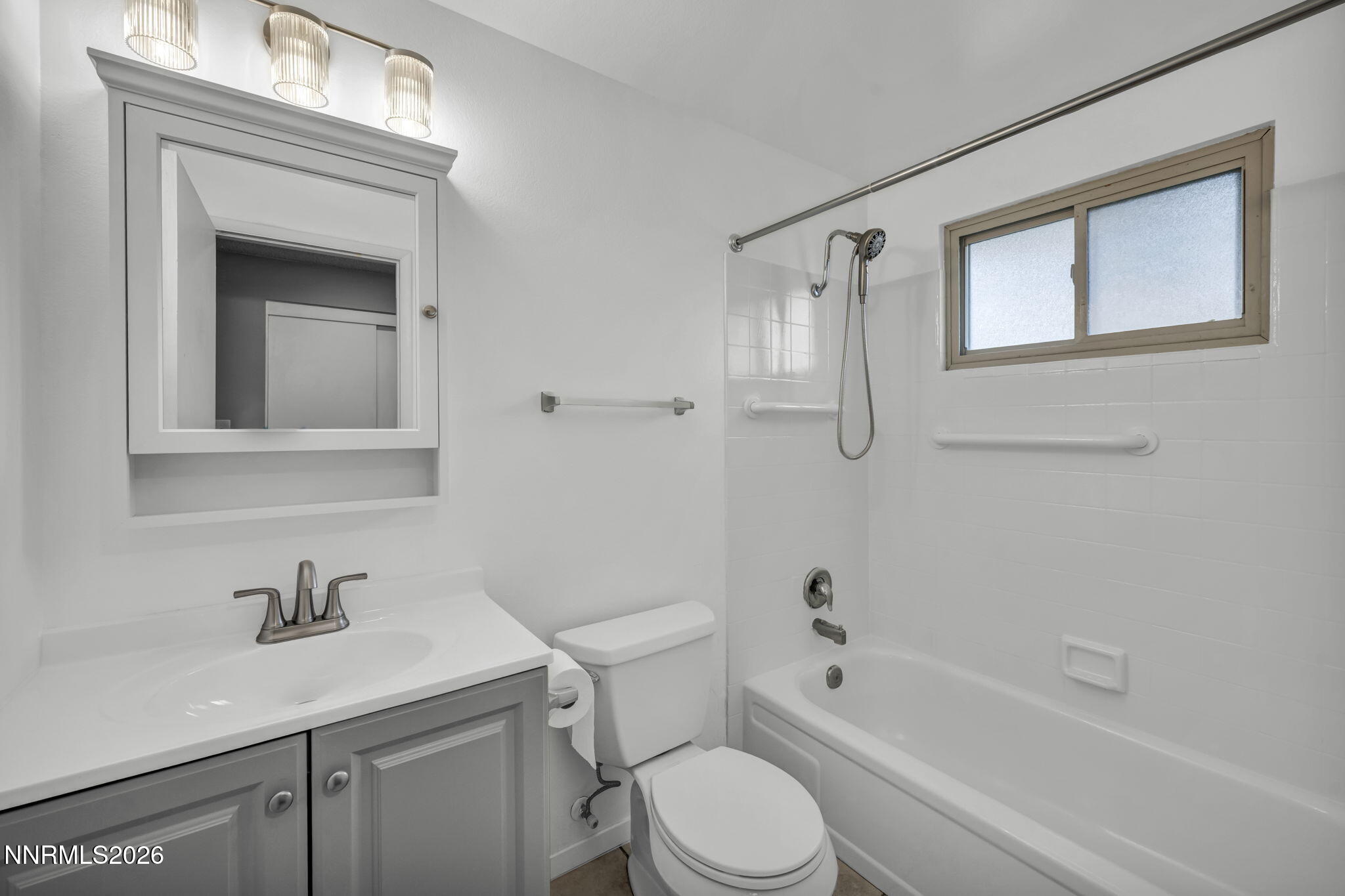 2965 Santa Ana Drive Reno, NV 89502 - Photo 28 of 38 Primary bathroom