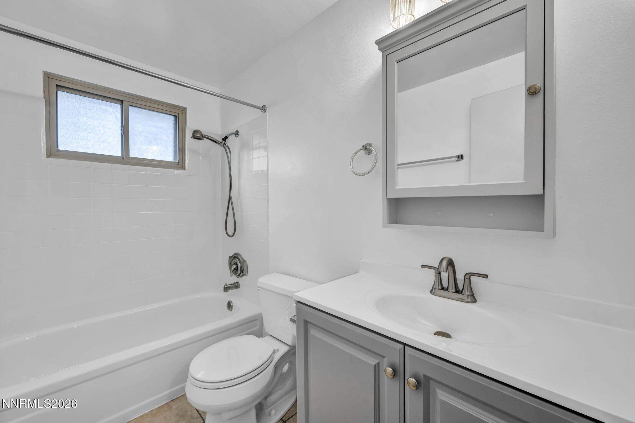 2965 Santa Ana Drive Reno, NV 89502 - Photo 32 of 38 Upstairs Guest bathroom