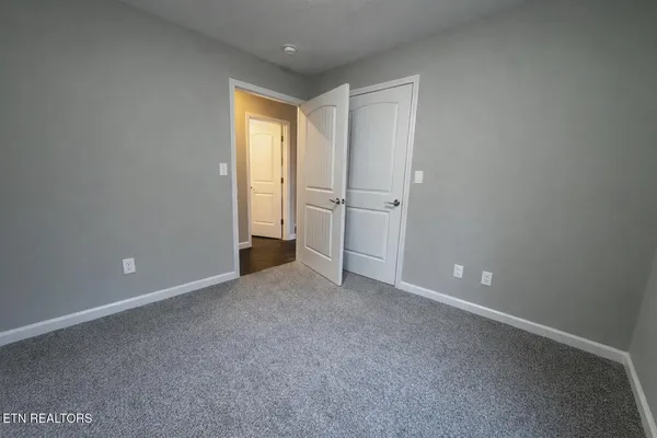 $308,000 | 503 Hillcrest Street, Clinton, TN 37716