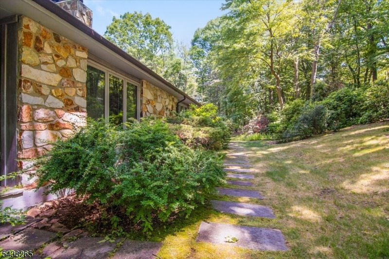 6 Green Hills Road Mendham, NJ 07945 - Photo 4 of 42