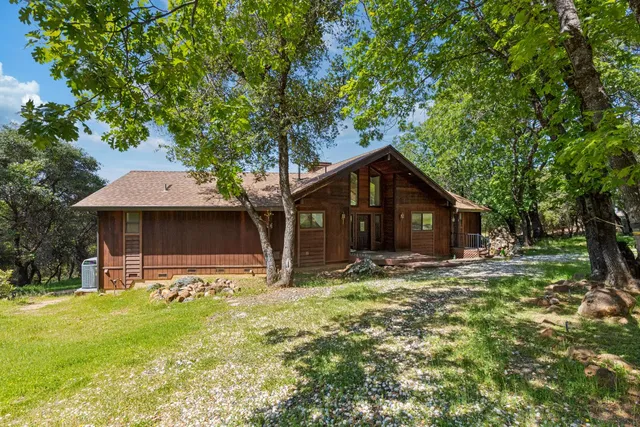 a view of a building with sitting area