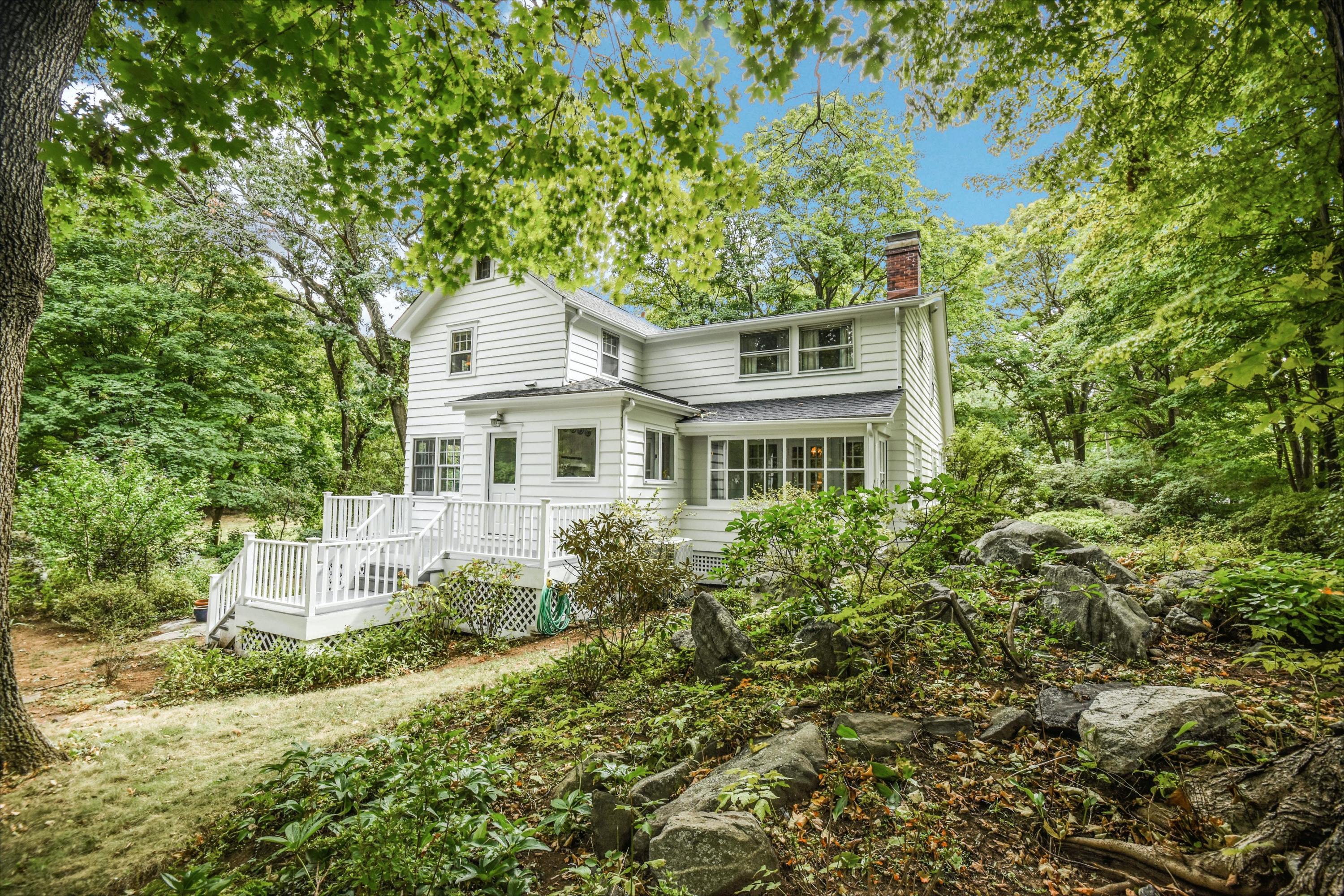 37 Locust Hill Road Darien, CT 06820 - Photo 29 of 36 050-361155-DSC_6962_HDR