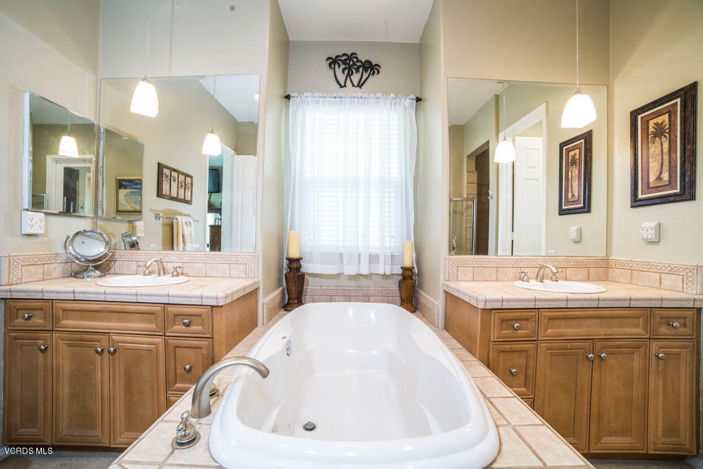 3789 Horizon Ridge Court Simi Valley, CA 93063 - Photo 18 of 41 #18- 3789 Horizon Ridge Ct - HsHProd-3