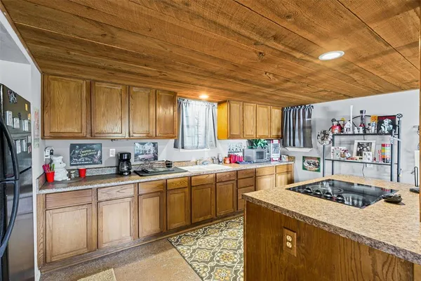 $850,000 | 1465 County Road 3690, Paradise, TX 76073