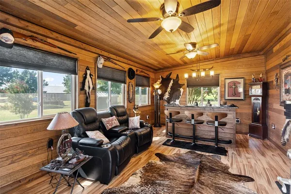 $850,000 | 1465 County Road 3690, Paradise, TX 76073