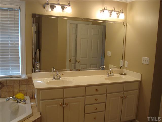 4405 Sandbridge Court Raleigh, NC 27612 - Photo 14 of 24 Master Bath/Spa