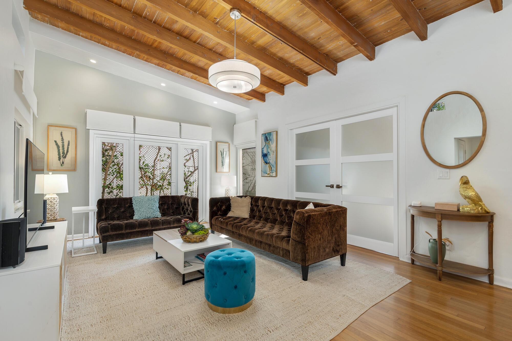 248 Cortez Road West Palm Beach, FL 33405 - Photo 3 of 27 a living room with furniture
