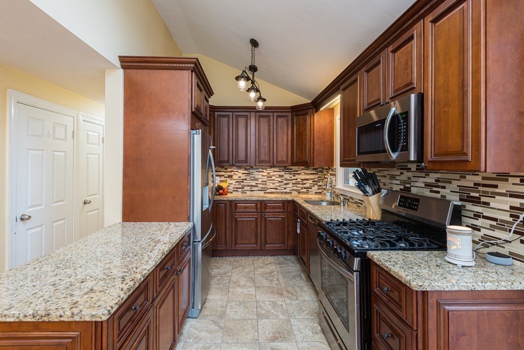 13 Old Forge Road Bridgewater, MA 02324 - Photo 4 of 21 Gallery Image 4