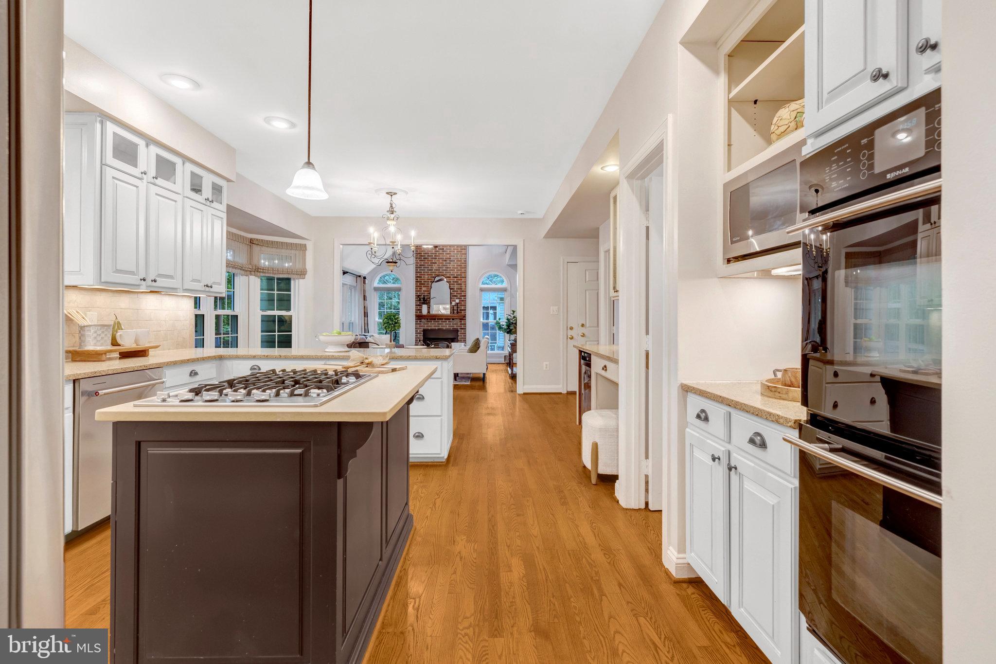 11181 Longwood Grove Drive Reston, VA 20194 - Photo 15 of 94 Beautiful Gourmet Kitchen