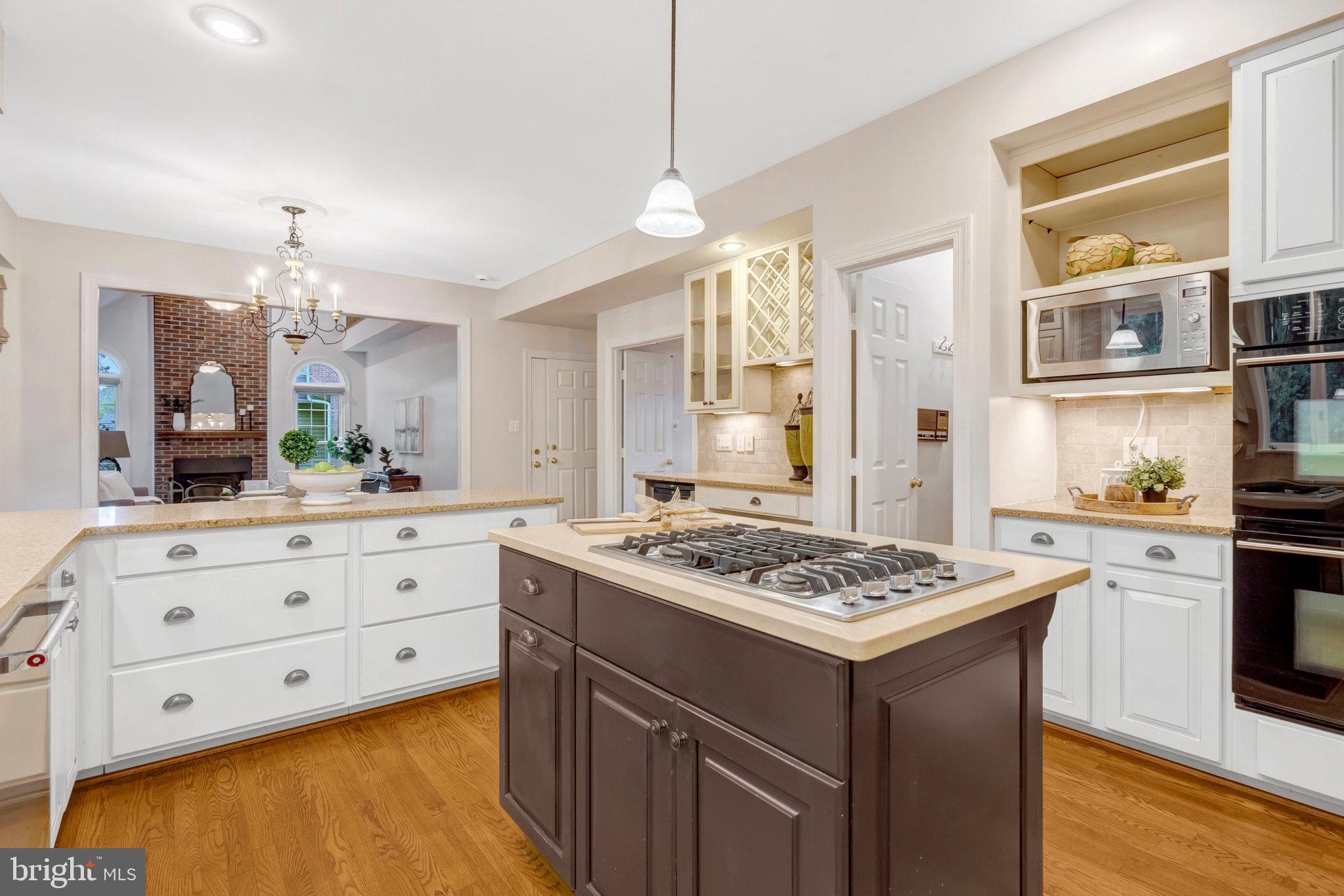 11181 Longwood Grove Drive Reston, VA 20194 - Photo 17 of 94 a kitchen with a stove a sink and a refrigerator