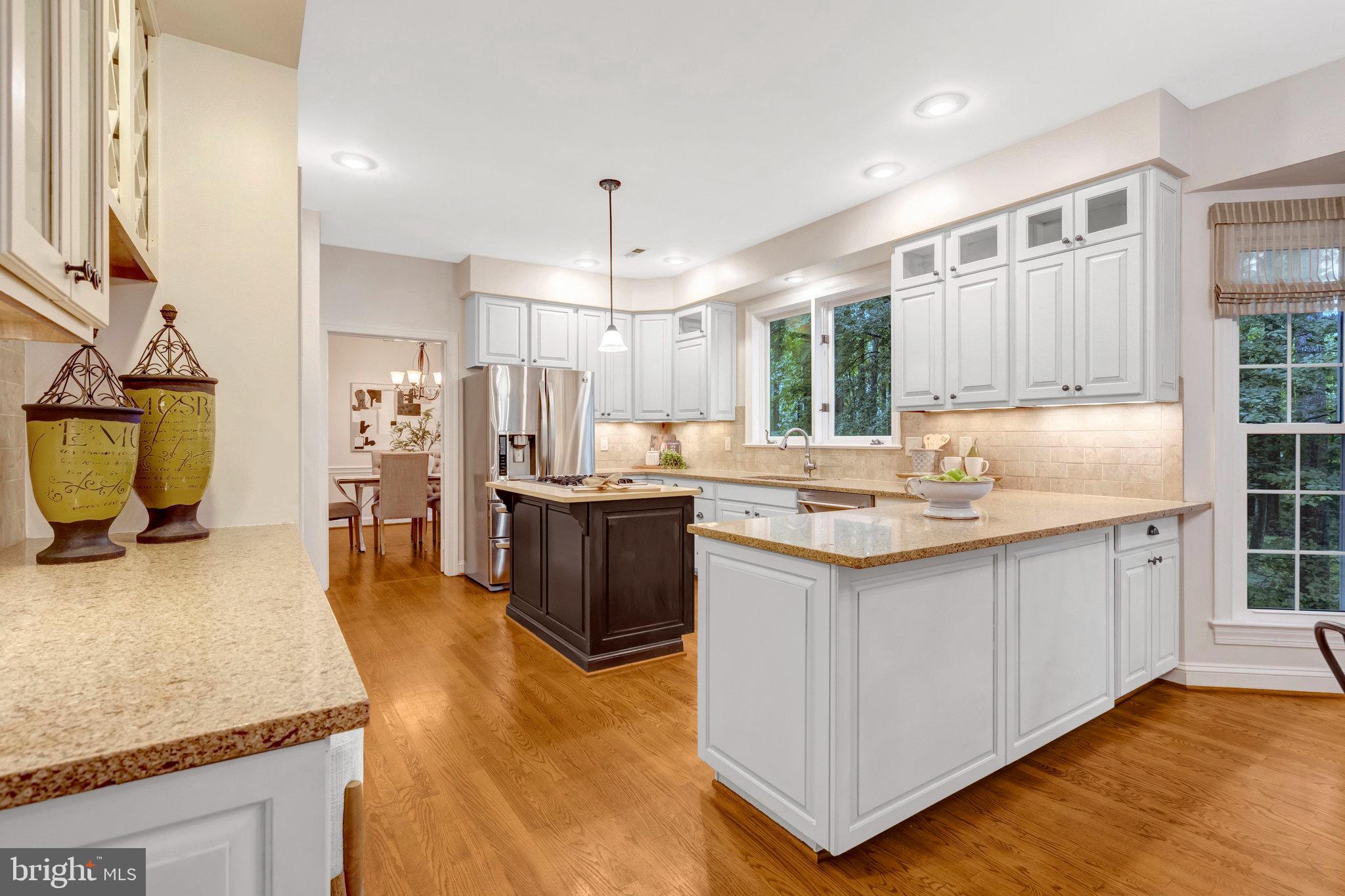 11181 Longwood Grove Drive Reston, VA 20194 - Photo 20 of 94 Bright and inviting kitchen space