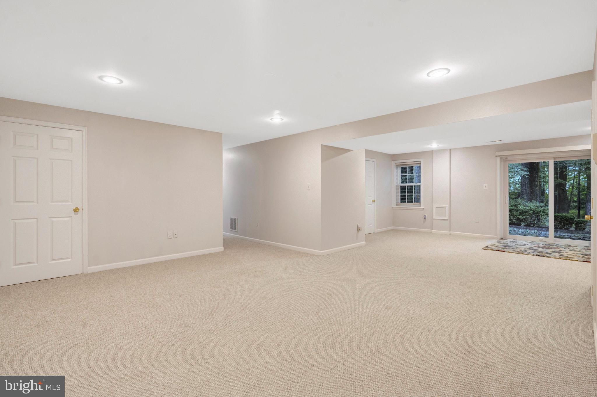 11181 Longwood Grove Drive Reston, VA 20194 - Photo 60 of 94 a view of an empty room with window