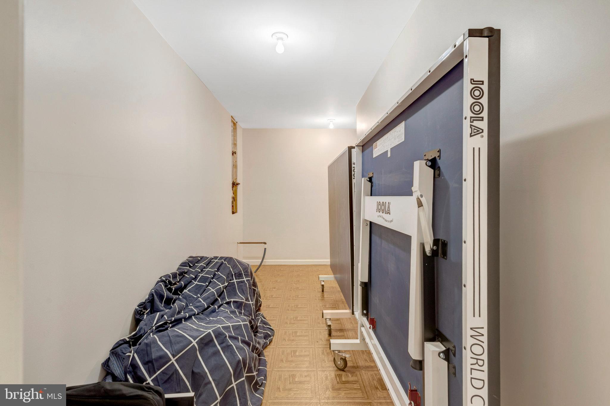 11181 Longwood Grove Drive Reston, VA 20194 - Photo 75 of 94 a view of a hallway with closet