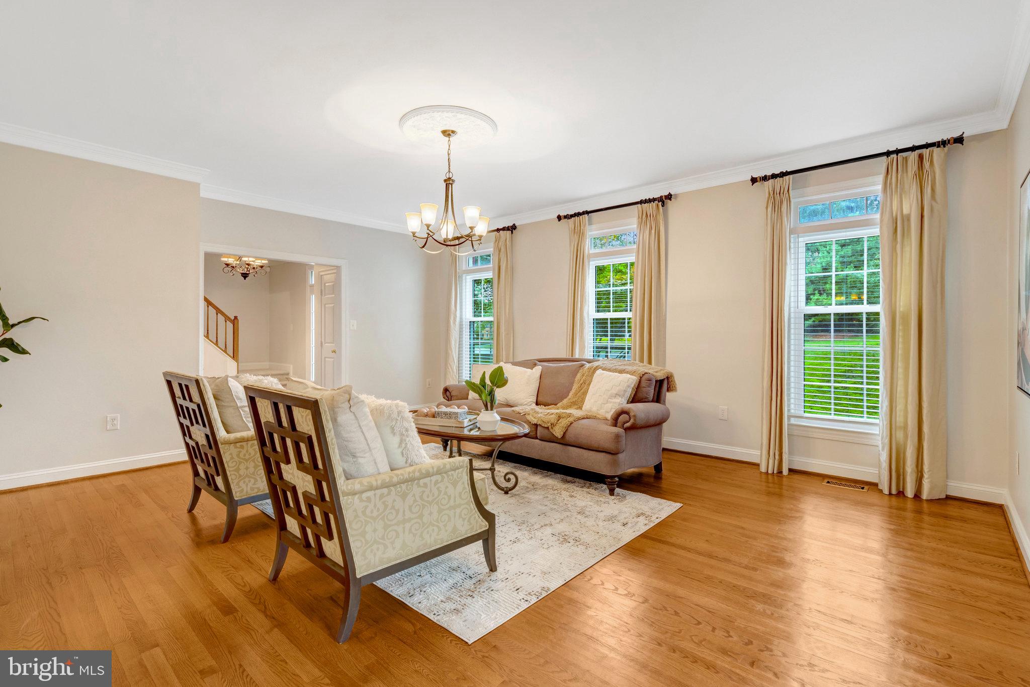 11181 Longwood Grove Drive Reston, VA 20194 - Photo 10 of 94 Bright and inviting Living Room
