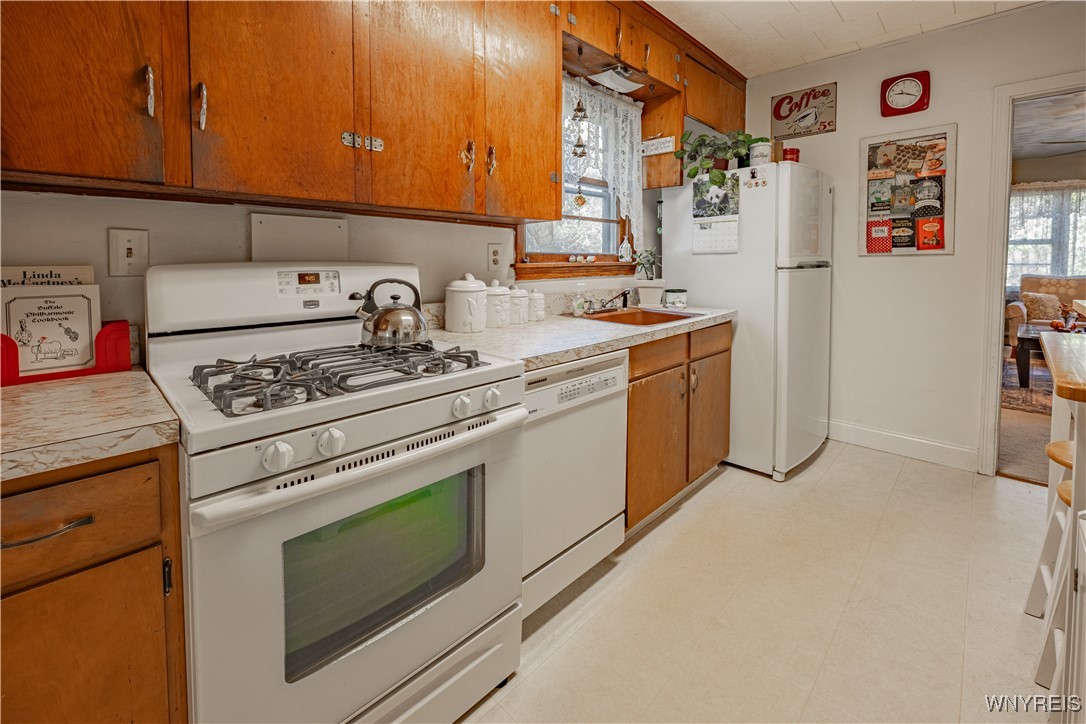 3894 Youngstown Road Wilson, NY 14172 - Photo 7 of 35