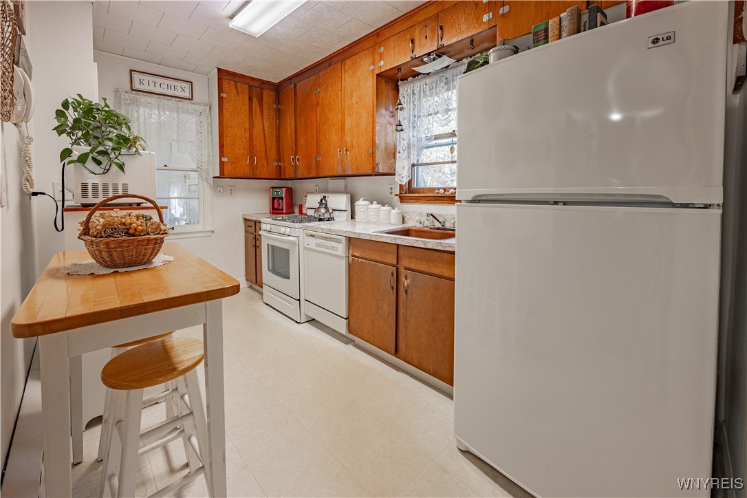 3894 Youngstown Road Wilson, NY 14172 - Photo 8 of 35