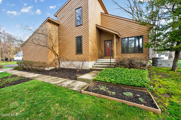 $450,000 | 10 Durham Way, Clifton Park, NY 12065