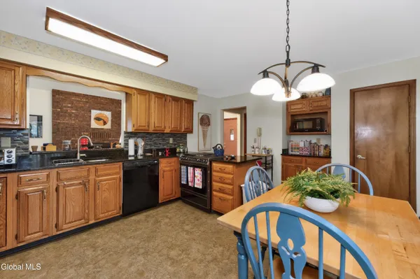 $450,000 | 10 Durham Way, Clifton Park, NY 12065