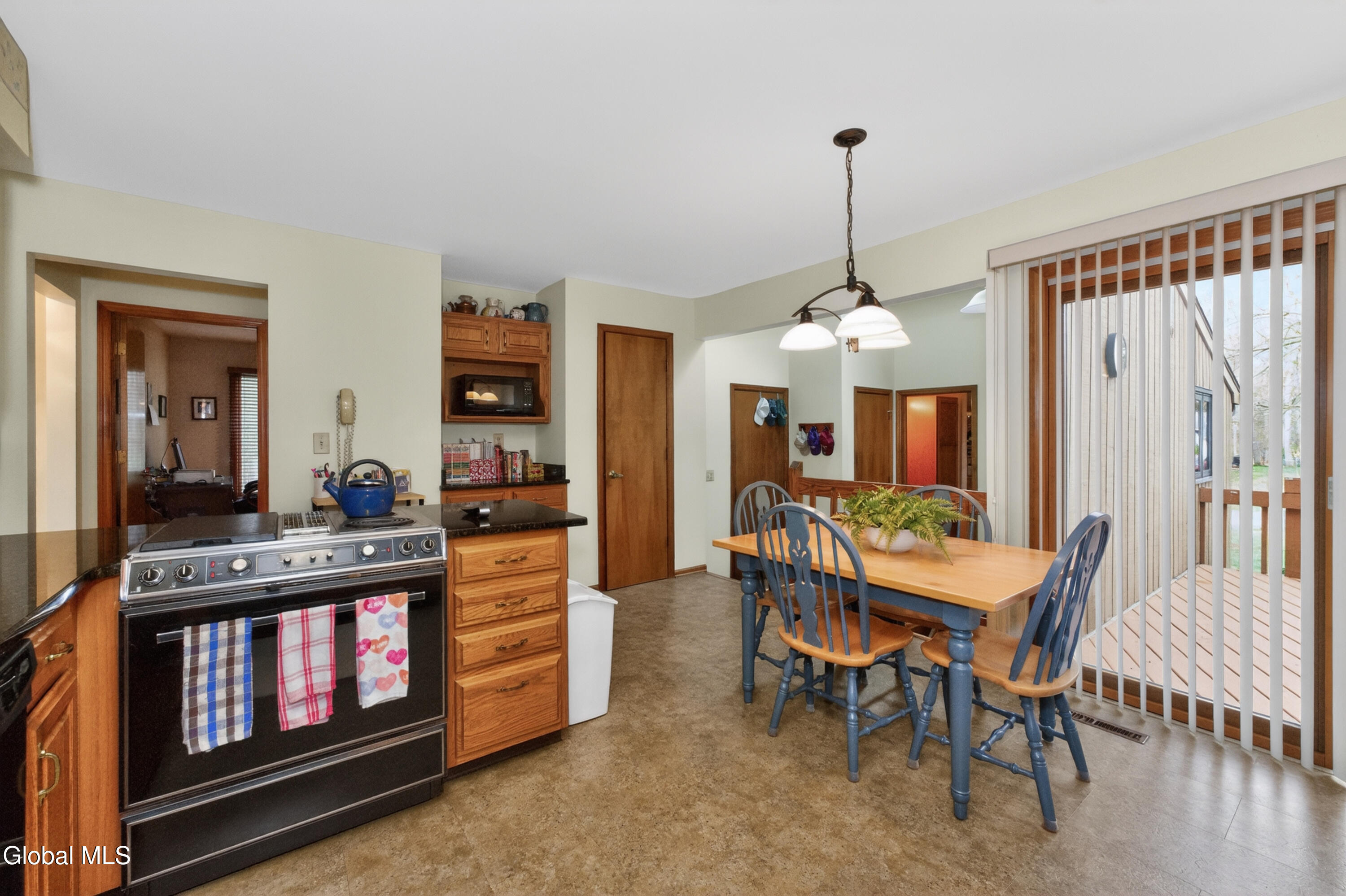 10 Durham Way Clifton Park, NY 12065 - Photo 18 of 50 3 Kitchen 2