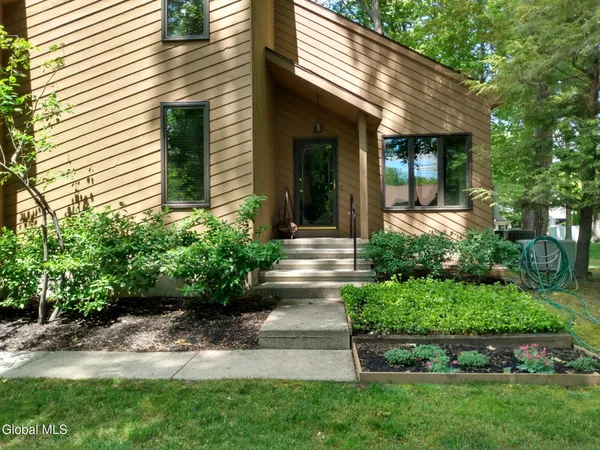$450,000 | 10 Durham Way, Clifton Park, NY 12065