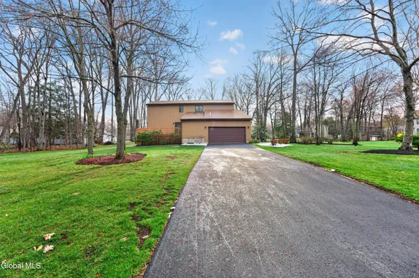 $450,000 | 10 Durham Way, Clifton Park, NY 12065