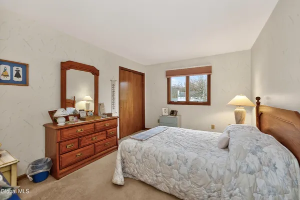 $450,000 | 10 Durham Way, Clifton Park, NY 12065