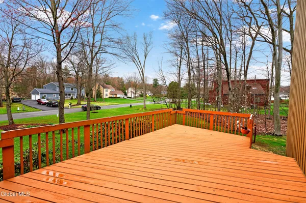 $450,000 | 10 Durham Way, Clifton Park, NY 12065