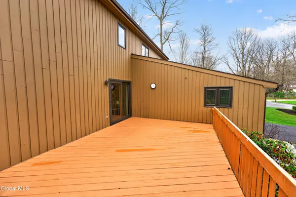 $450,000 | 10 Durham Way, Clifton Park, NY 12065