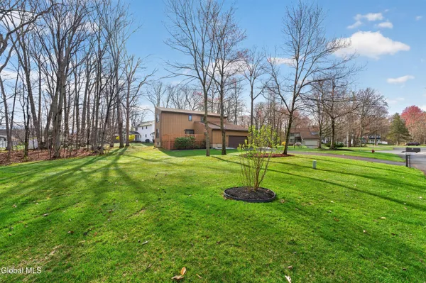 $450,000 | 10 Durham Way, Clifton Park, NY 12065