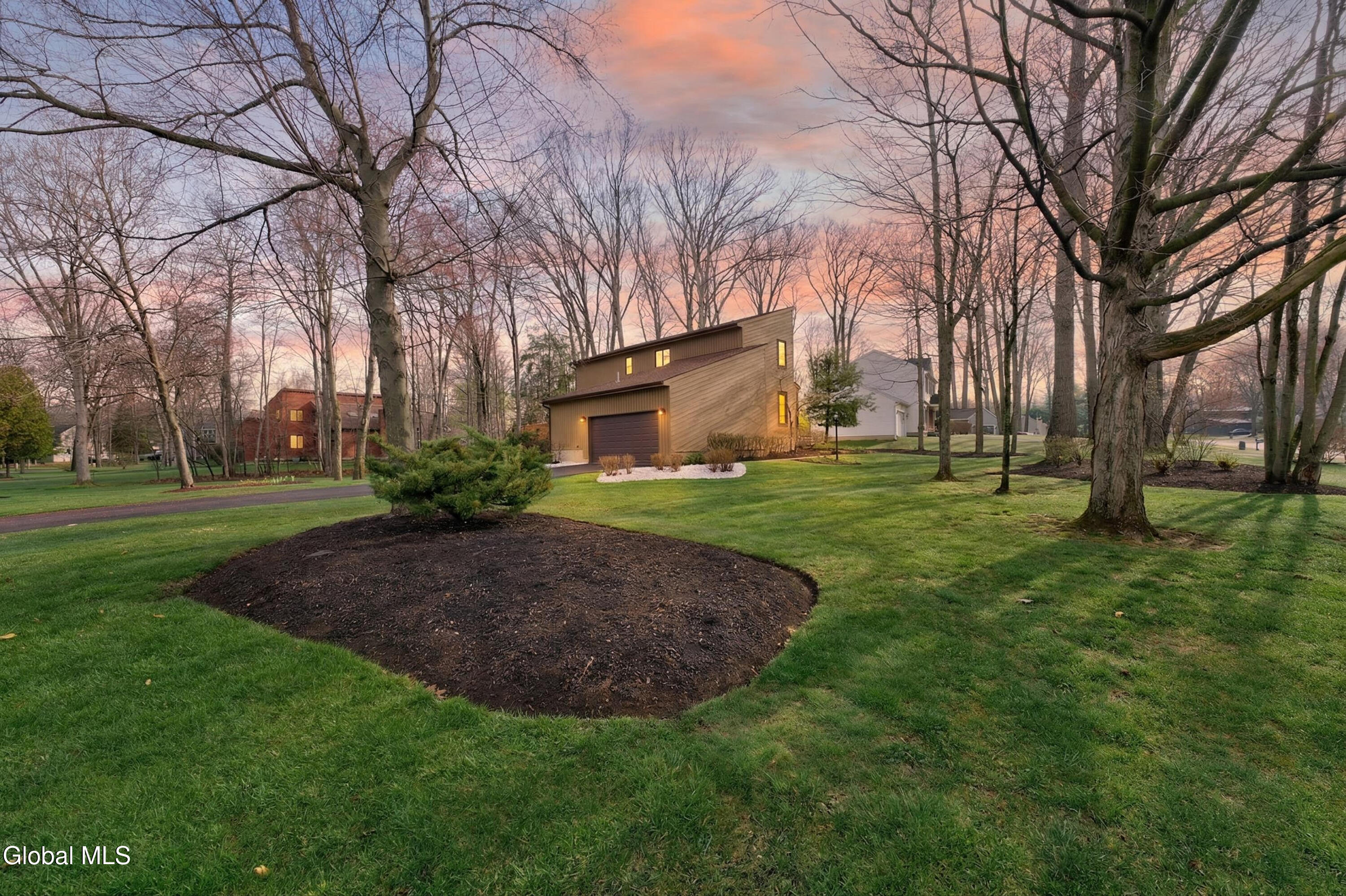 10 Durham Way Clifton Park, NY 12065 - Photo 5 of 50 0 Front 3twilight
