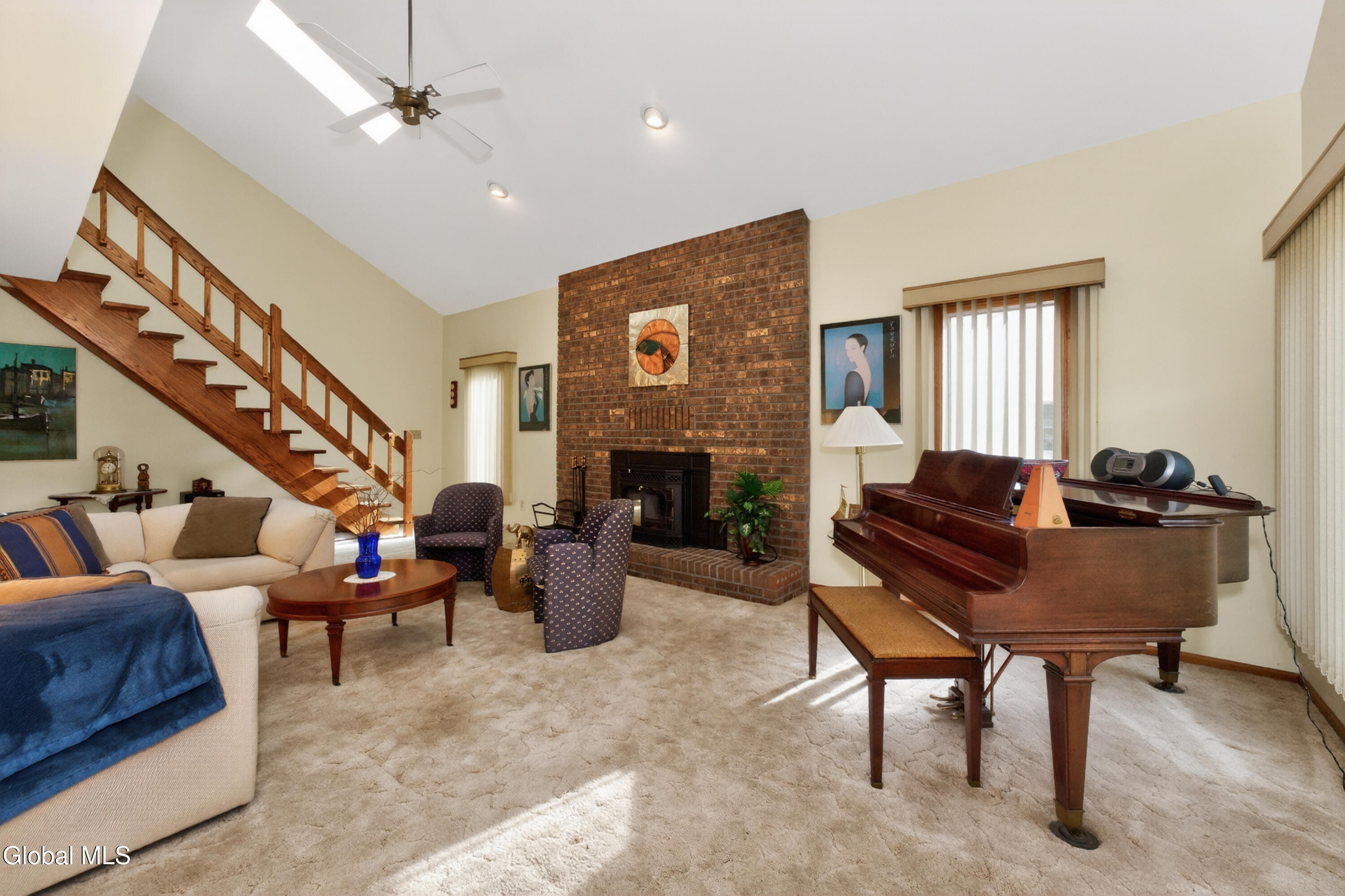 10 Durham Way Clifton Park, NY 12065 - Photo 6 of 50 1 Livingroom 1