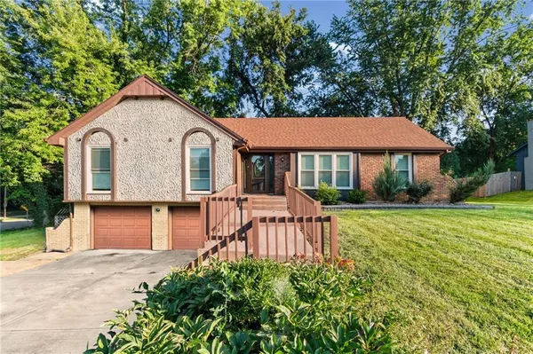 $360,000 | 403 Kingsley Avenue, Liberty, MO 64068