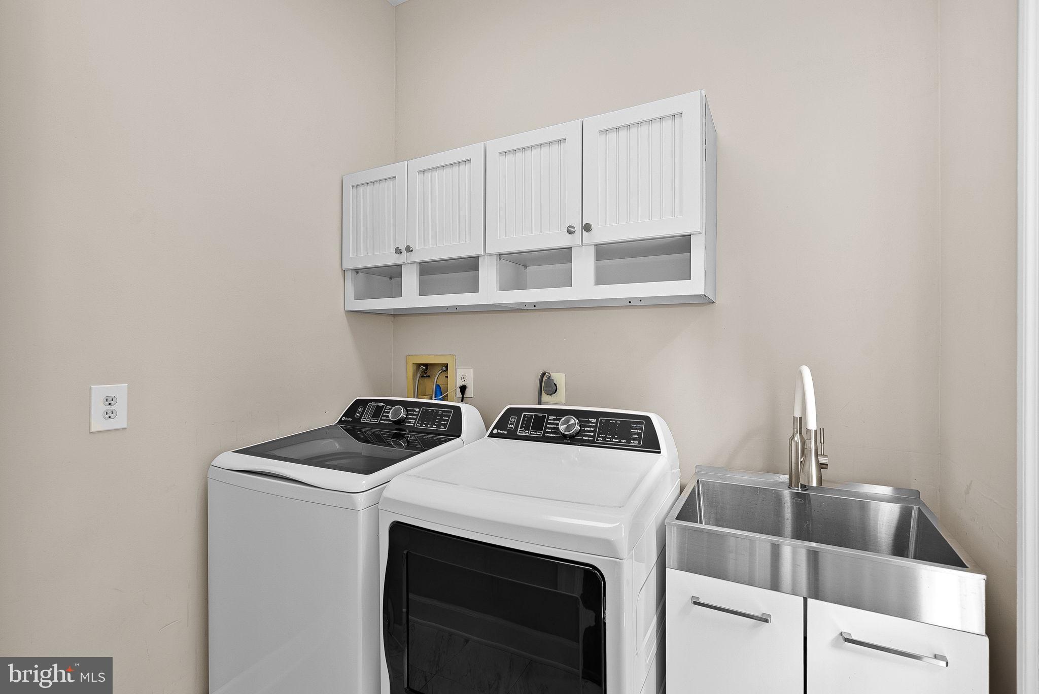 190 Falcon Ridge Road Great Falls, VA 22066 - Photo 28 of 122 Main Level Laundry Room