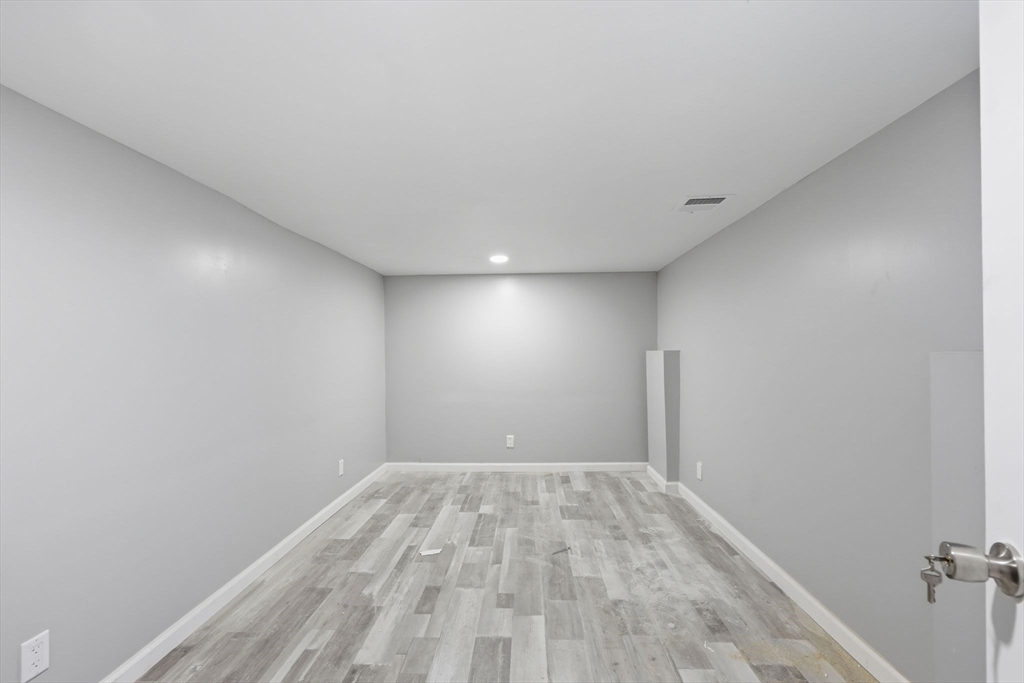 62 Kenyon Street Springfield, MA 01109 - Photo 22 of 26