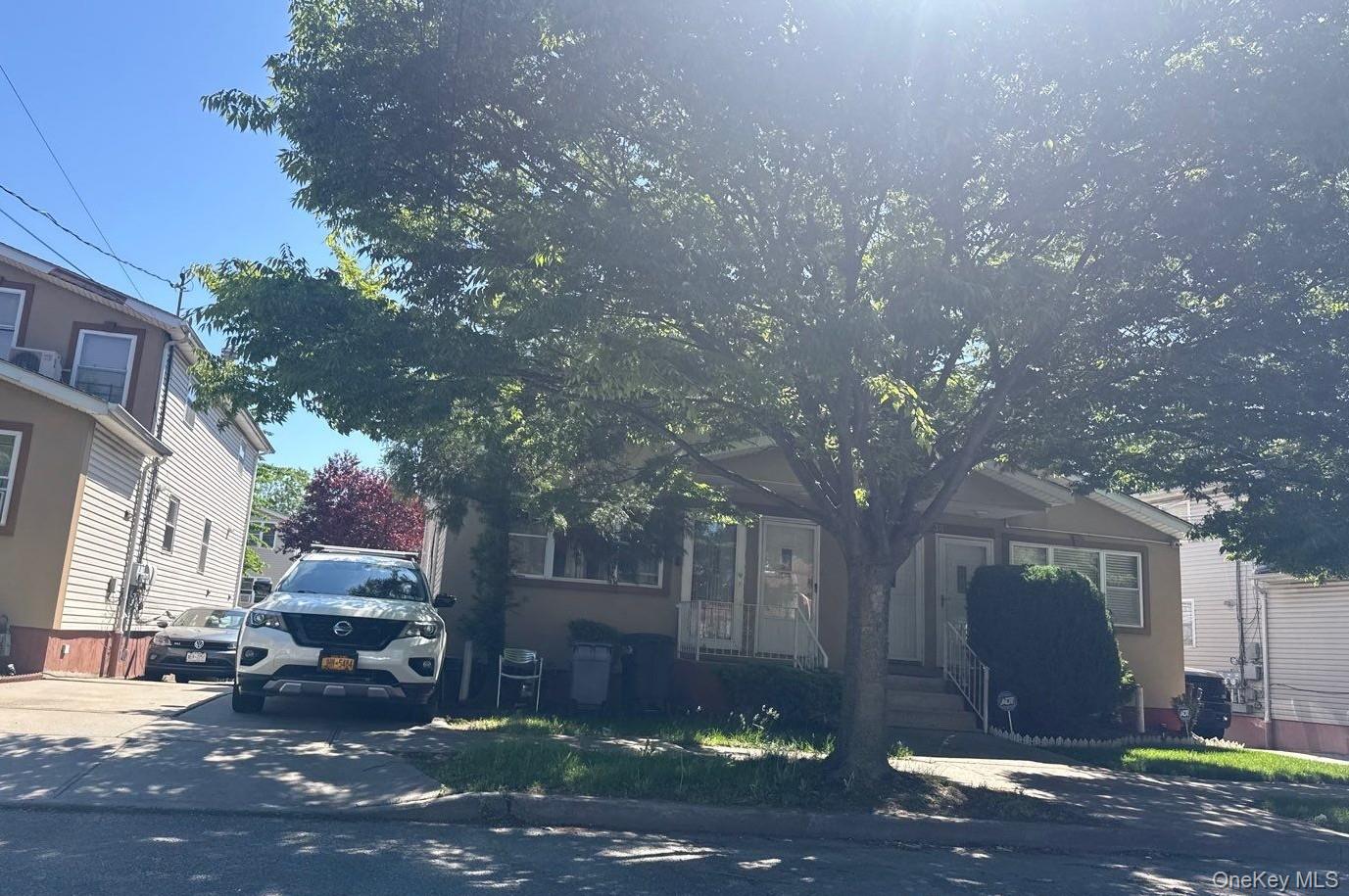 140-33 Coombs Street Queens, NY 11413 - Photo 3 of 4