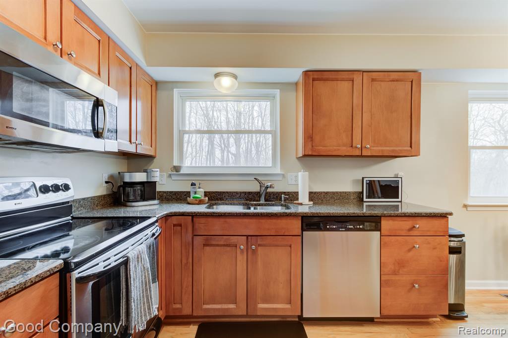 343 Whitney Drive Rochester Hills, MI 48307 - Photo 13 of 43