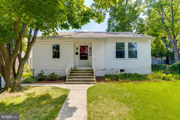 $2,500 | 905 Regester Avenue, Baltimore, MD 21239