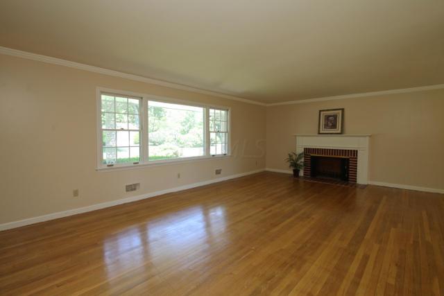 3220 Mt Holyoke Road Columbus, OH 43221 - Photo 4 of 39
