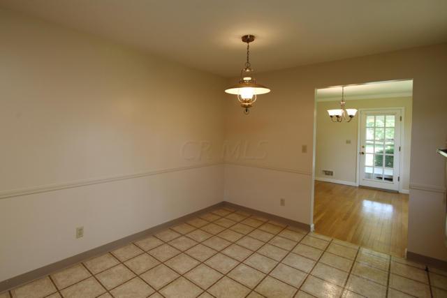 3220 Mt Holyoke Road Columbus, OH 43221 - Photo 8 of 39