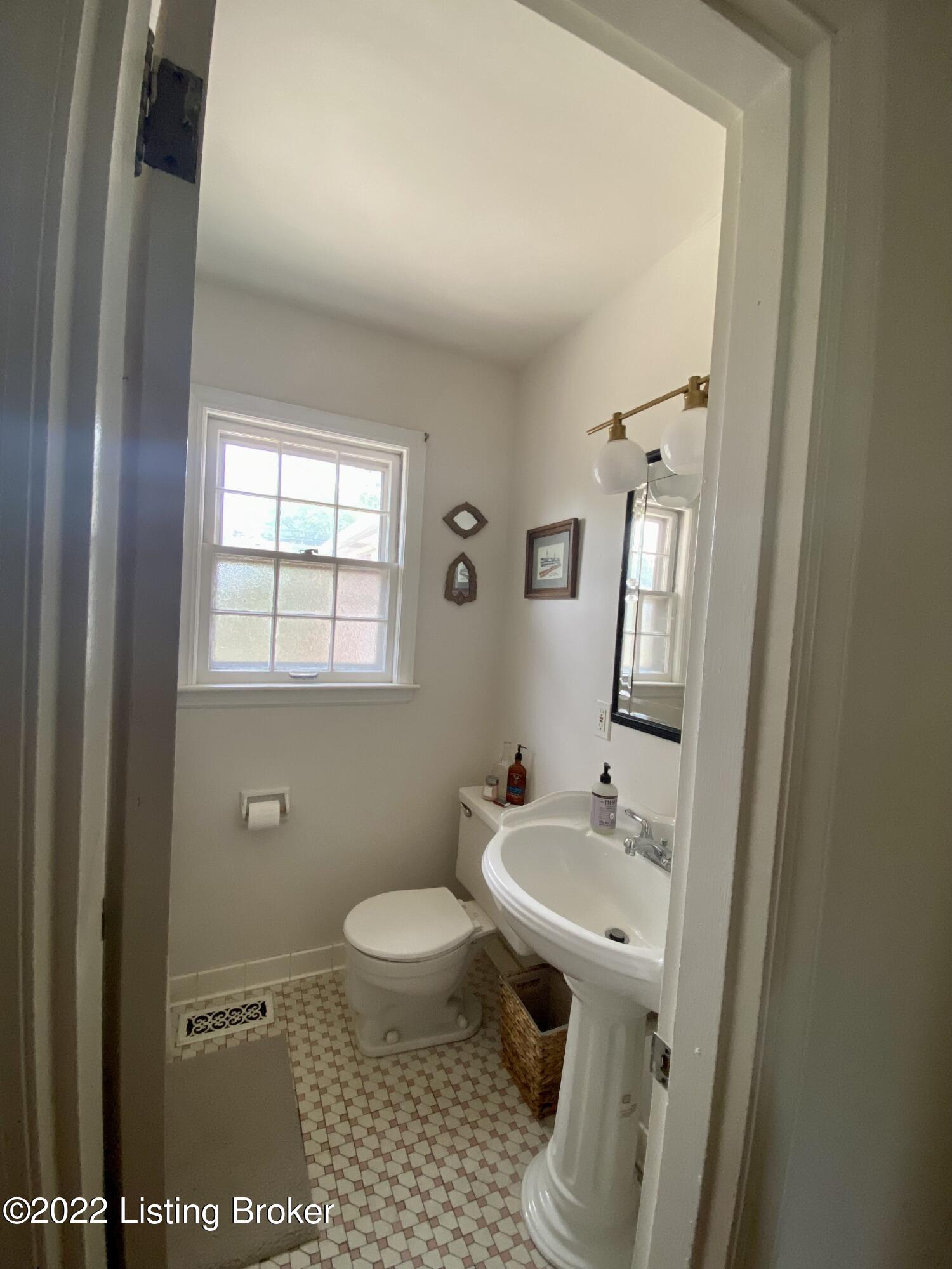 3014 Radiance Road Louisville, KY 40220 - Photo 15 of 46 First Floor Full Bath