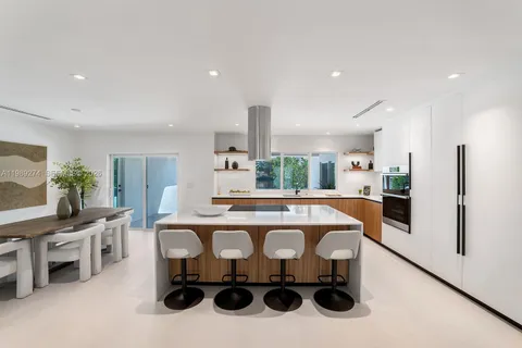 $2,850,000 | 19721 Northeast 23rd Avenue, Miami, FL 33180