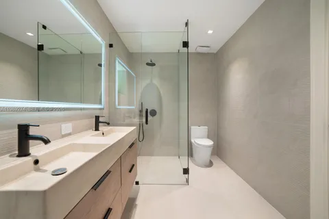 $2,850,000 | 19721 Northeast 23rd Avenue, Miami, FL 33180