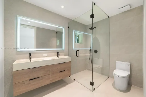 $2,850,000 | 19721 Northeast 23rd Avenue, Miami, FL 33180