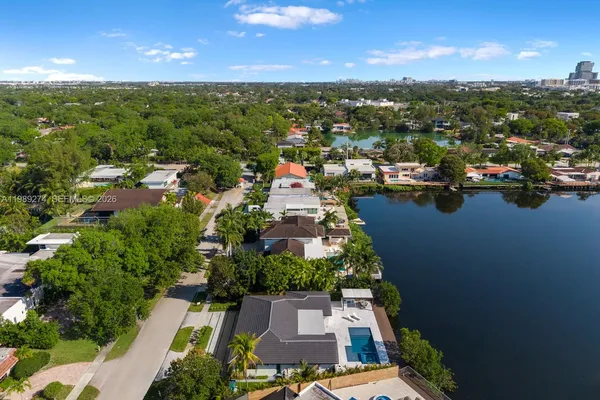 $2,850,000 | 19721 Northeast 23rd Avenue, Miami, FL 33180