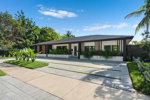 $2,850,000 | 19721 Northeast 23rd Avenue, Miami, FL 33180